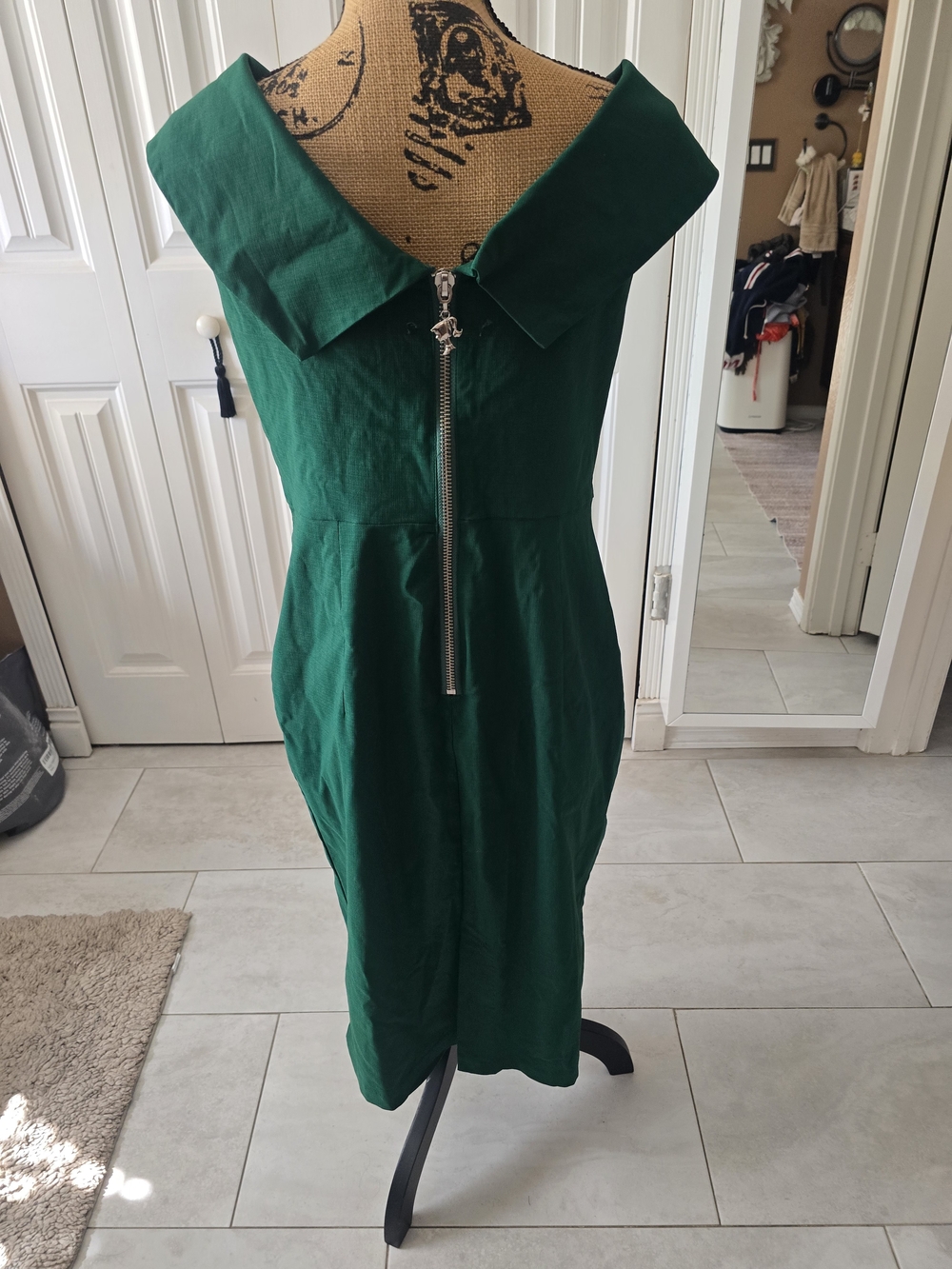 Barbie Emerald Bow-Detail Midi Dress - Picture 5 of 9